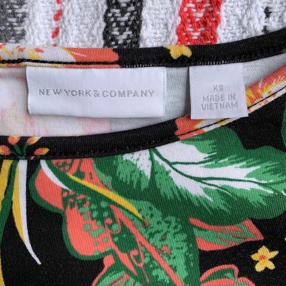 Floral Dress with Pockets - Picture 4 of 5